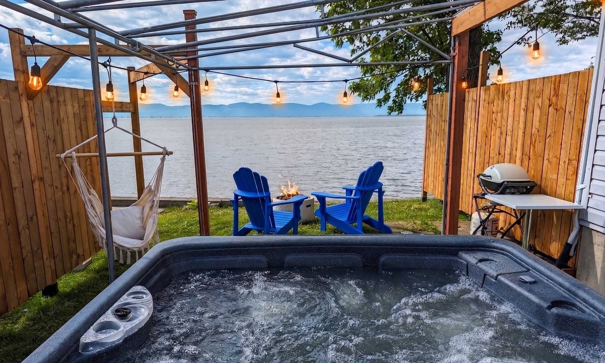 Cap-Saint-Ignace Ski Chalet | Chalet 4 pers · Vue sur le fleuve · Spa · #10