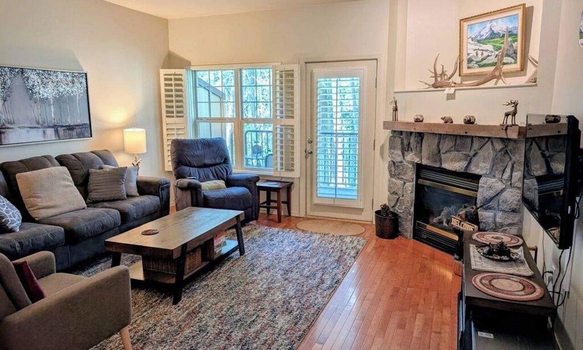 Government Camp Ski Chalet | Chalet 9 at the Official Collins Lake Resort