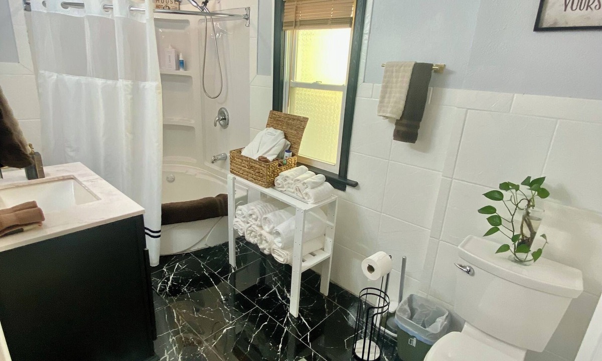 Toledo House | Charming 1-3 Bedroom Retreats with Spa Perks.