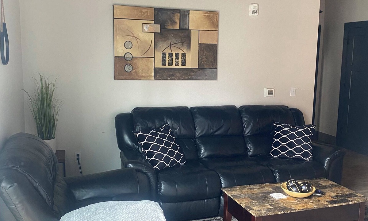 Stuart Apartment | Charming 1-bedroom apartment with WiFi and AC in Kalamazoo