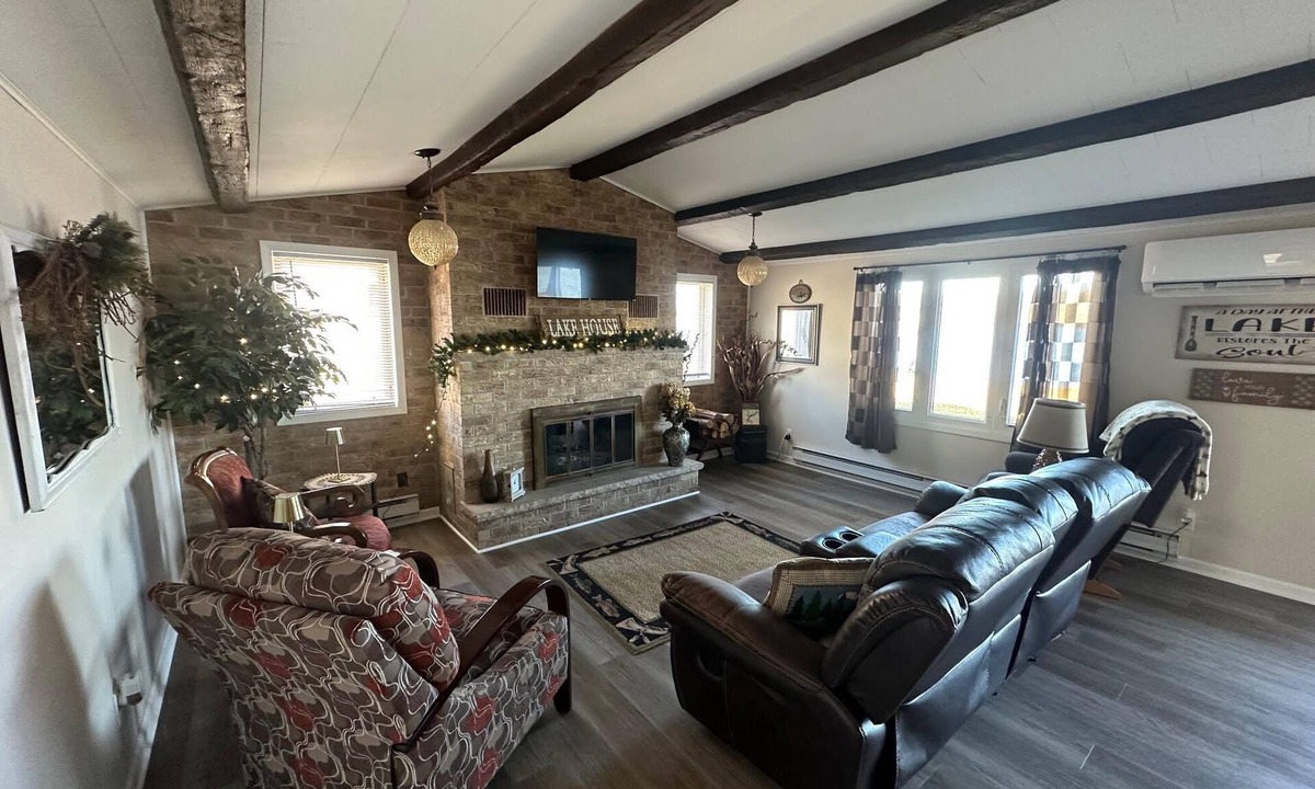 Holcombe House | Charming 1-level, 2-Bedroom Lakeside Retreat on Lake Holcombe