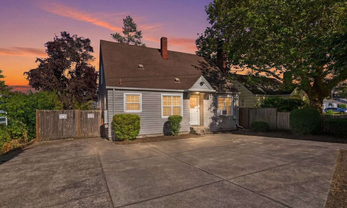 College Hill House | Charming 1930s Style Rustic Home