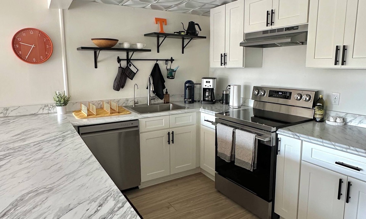 Downtown Knoxville Apartment | Charming 2-bedroom apartment in brilliant Knoxville with walkable campus access.