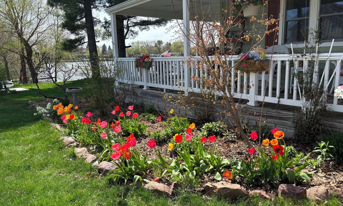 Bloomer Apartment | Charming 2-bedroom apartment in Bloomer,WI. On Lake Como.