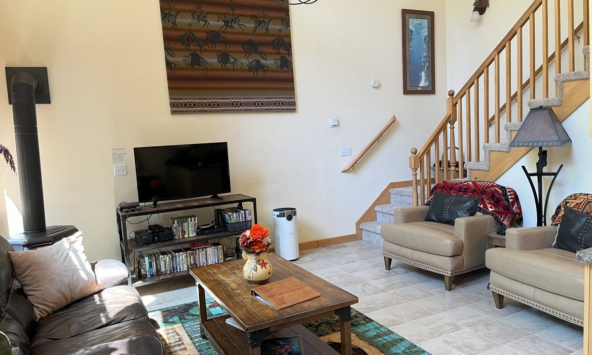 Paradise Estates Cabin | Charming 2-bedroom cabin with AC and WiFi in wonderful Ashford
