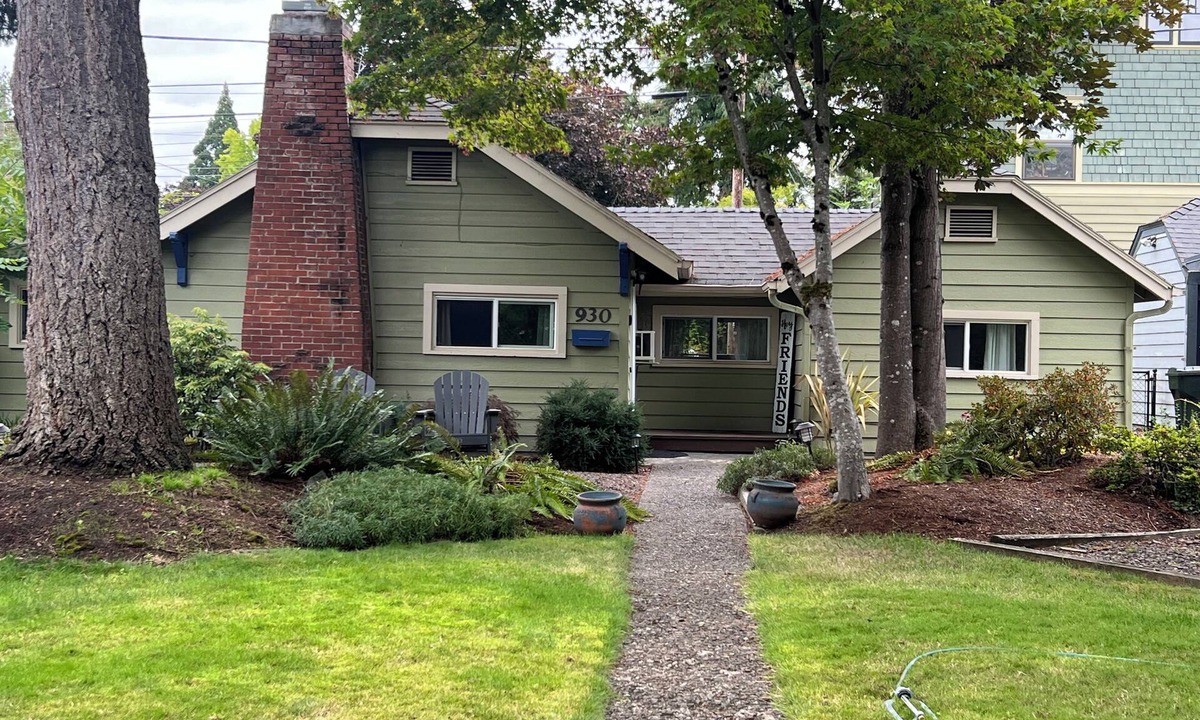 Grant Cottage | Charming 2-bedroom cottage in the heart of Salem