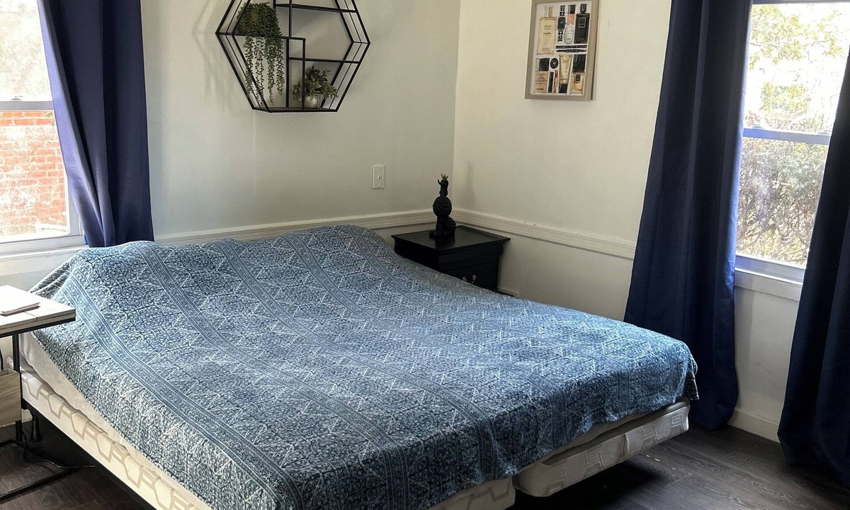 Alden Manor House | Charming 2-bedroom house near shopping & highways