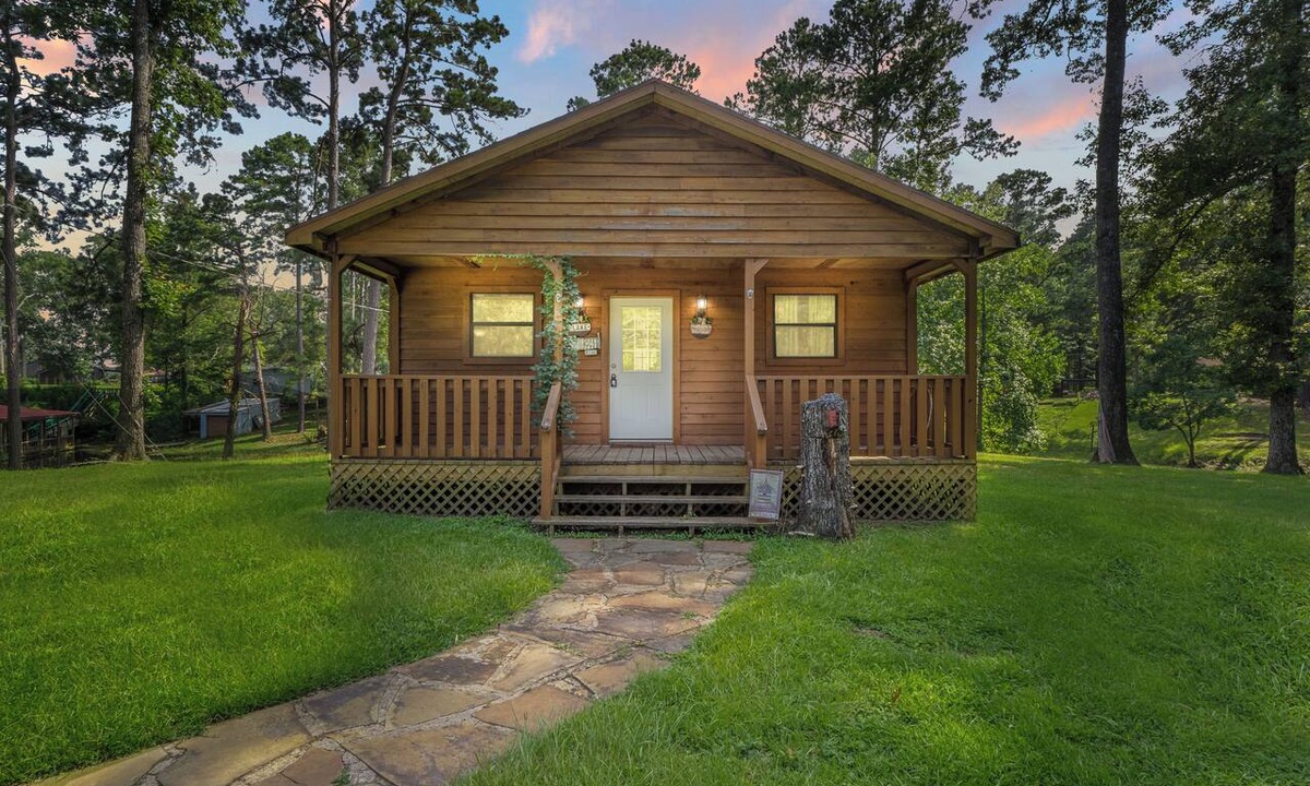 Hemphill Cabin | Charming 2-bedroom Toledo Bend Lakefront cabin in Hemphill TX