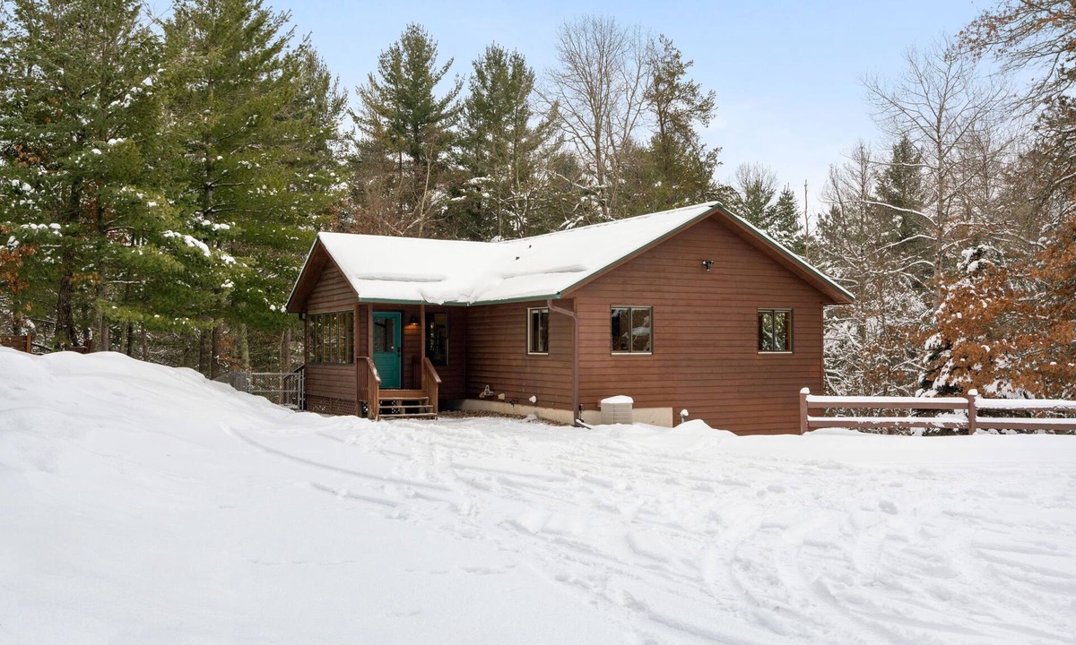 Minong Cabin | Charming 4-bedroom cabin on the Totogatic River in peaceful Minong
