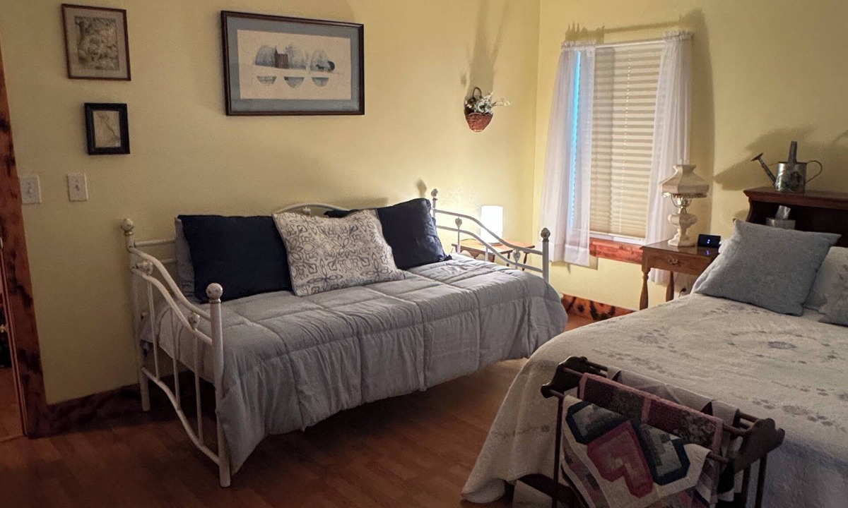 Hammond House | Charming 4-bedroom house is located in a quiet, small town of Rossie.