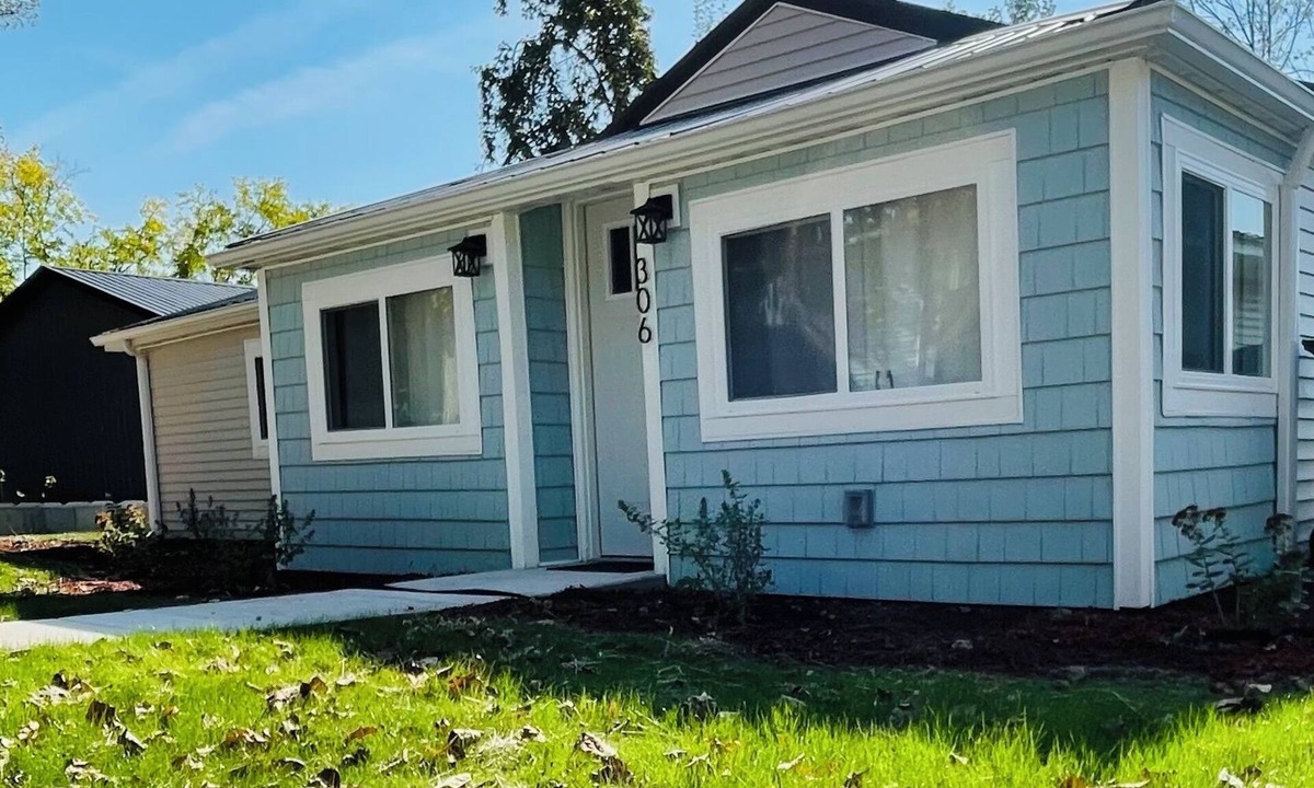 Northwest Cottage | Charming Cottage at Nettle Lake with HOT TUB, GAME ROOM & Private Lake Access