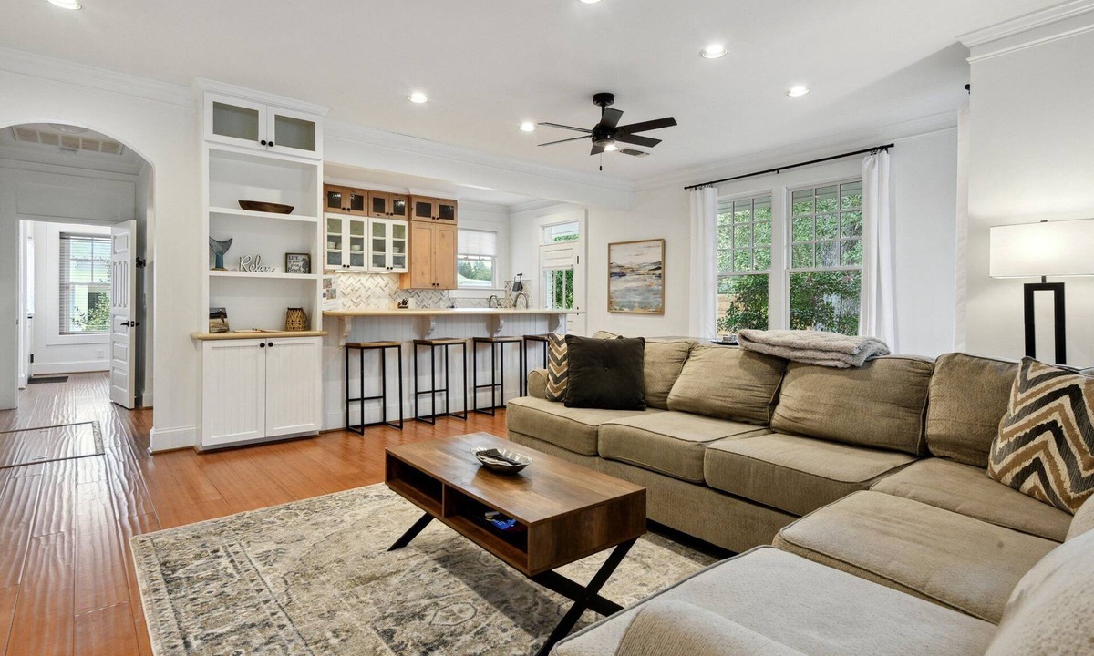 Gulfport House | Charming Cottage & Guest House 1 Block to Beach with Oaks and water views