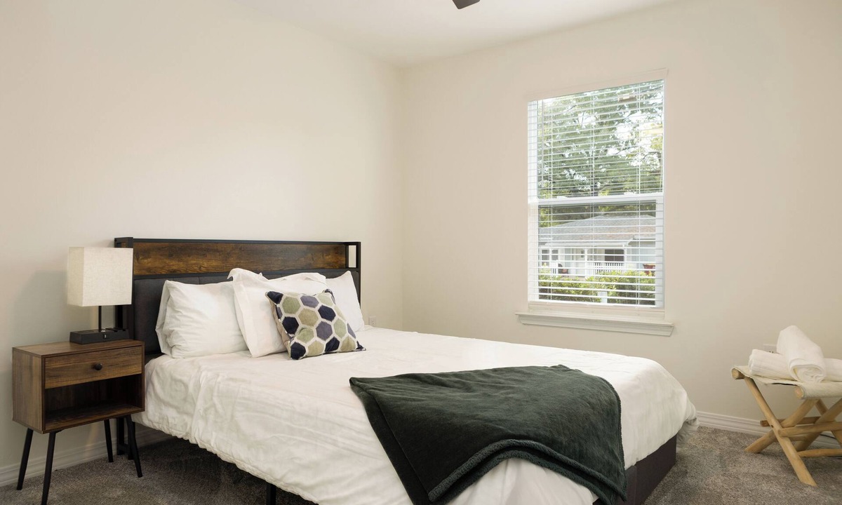 Crestview House | Charming Crestview Stay 4 Bedrooms, Prime Location