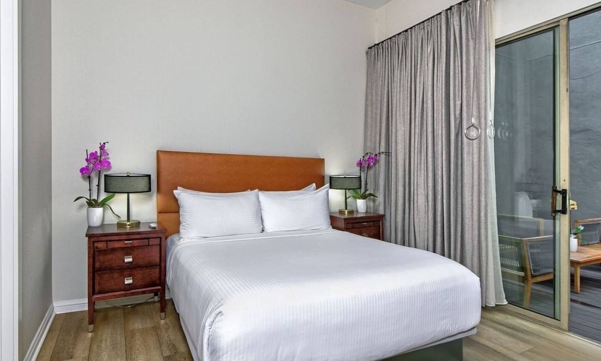 South Beach Hotel | Charming Embarcadero Room Near Ferry, Oracle Park & Painted Ladies
