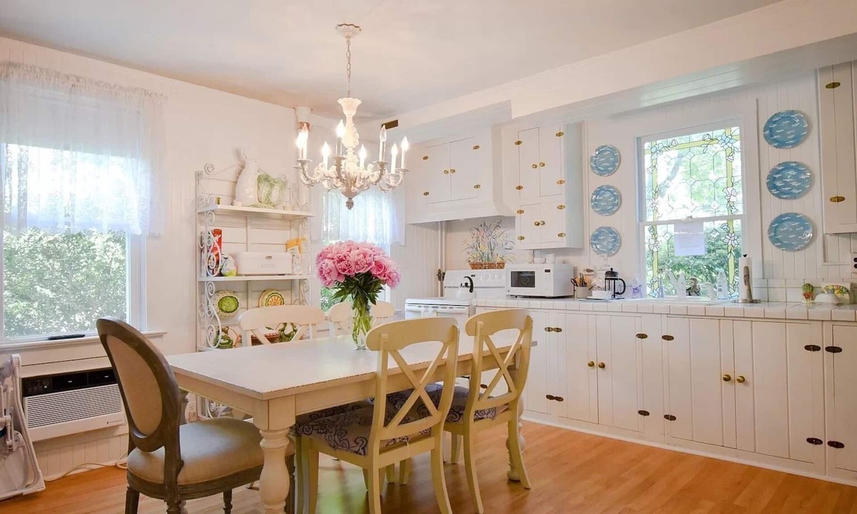 Westhampton Beach House | Charming Farmhouse with new large heated pool