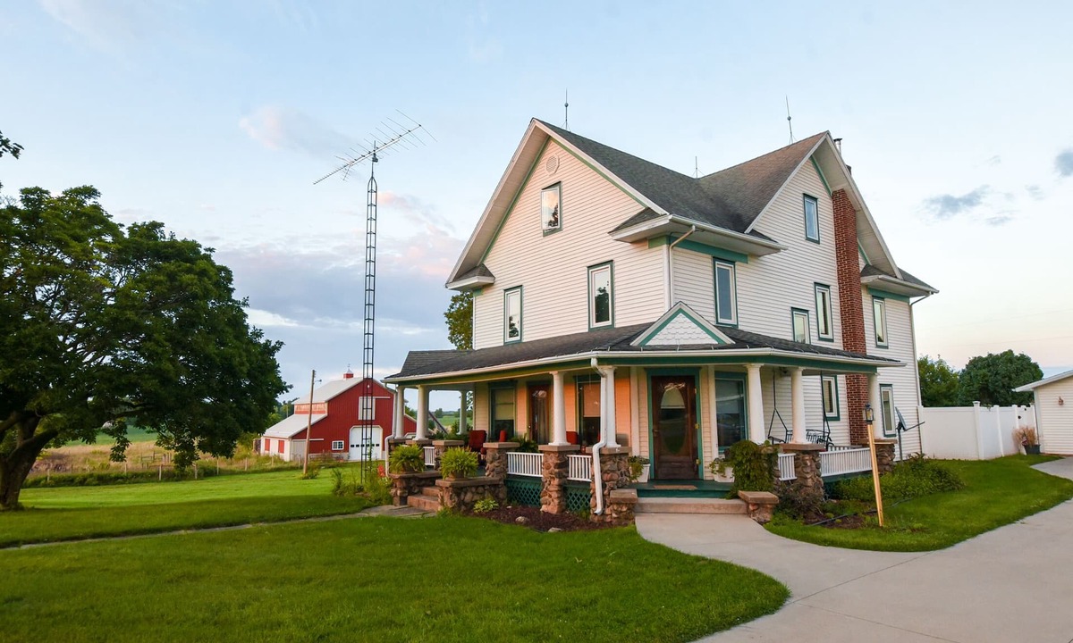 Benton Harbor House | Charming Farmhouse with pool on 10 acres