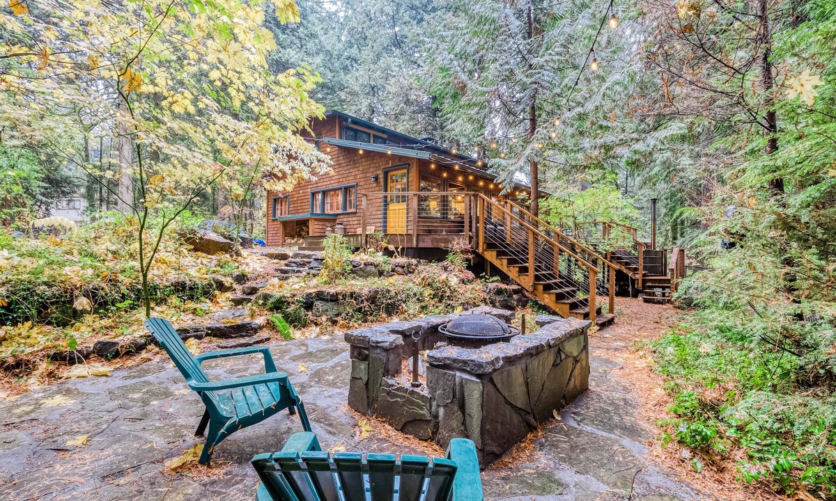 Marmot House | Charming Home with Free WiFi, washer&dryer, Wood Fireplace, and Furnished Deck