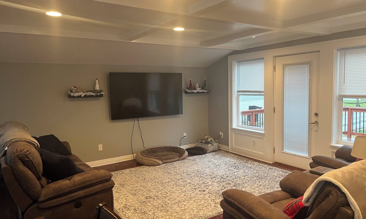 Luna Pier House | Charming house in Luna Pier MI, walking distance to beach and restaurants