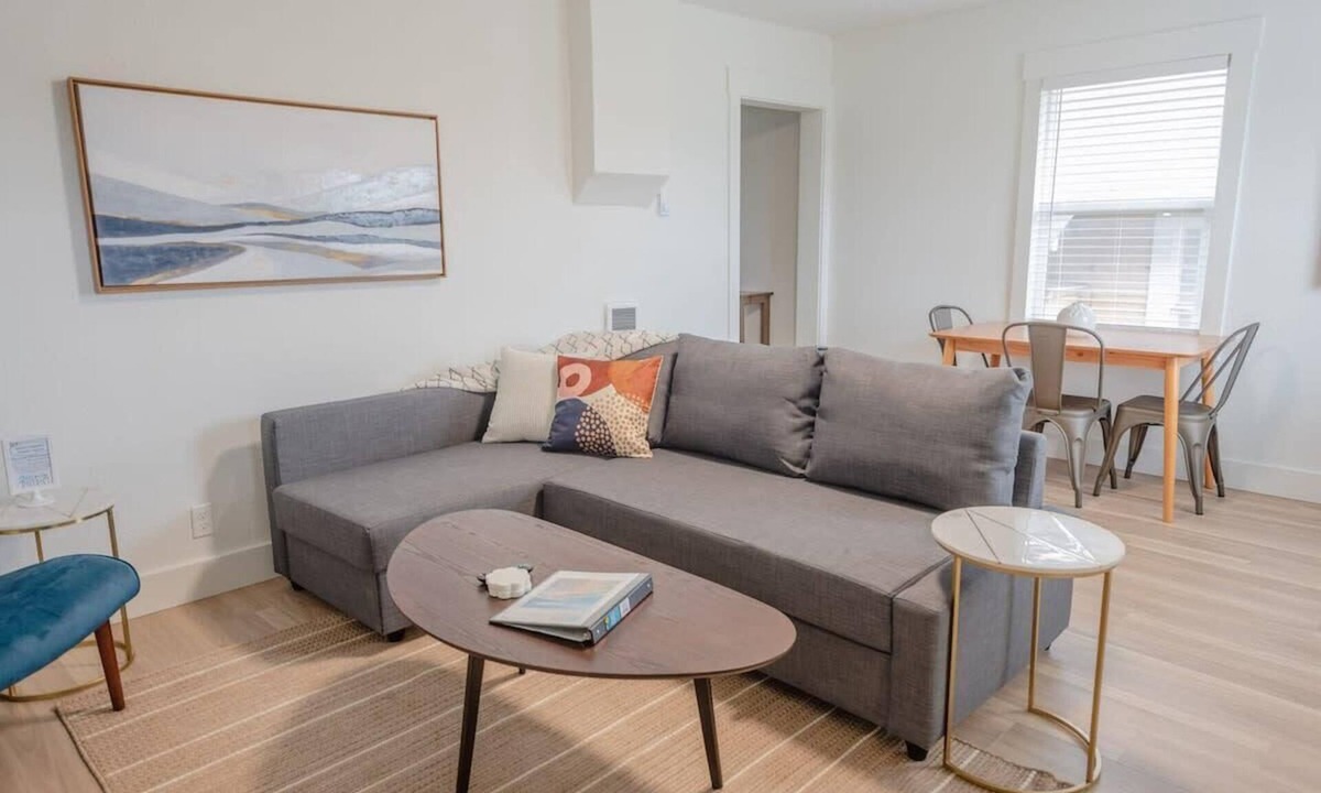 Coos Bay Cottage | Charming Modern Cottage, Downtown @pinpointstays