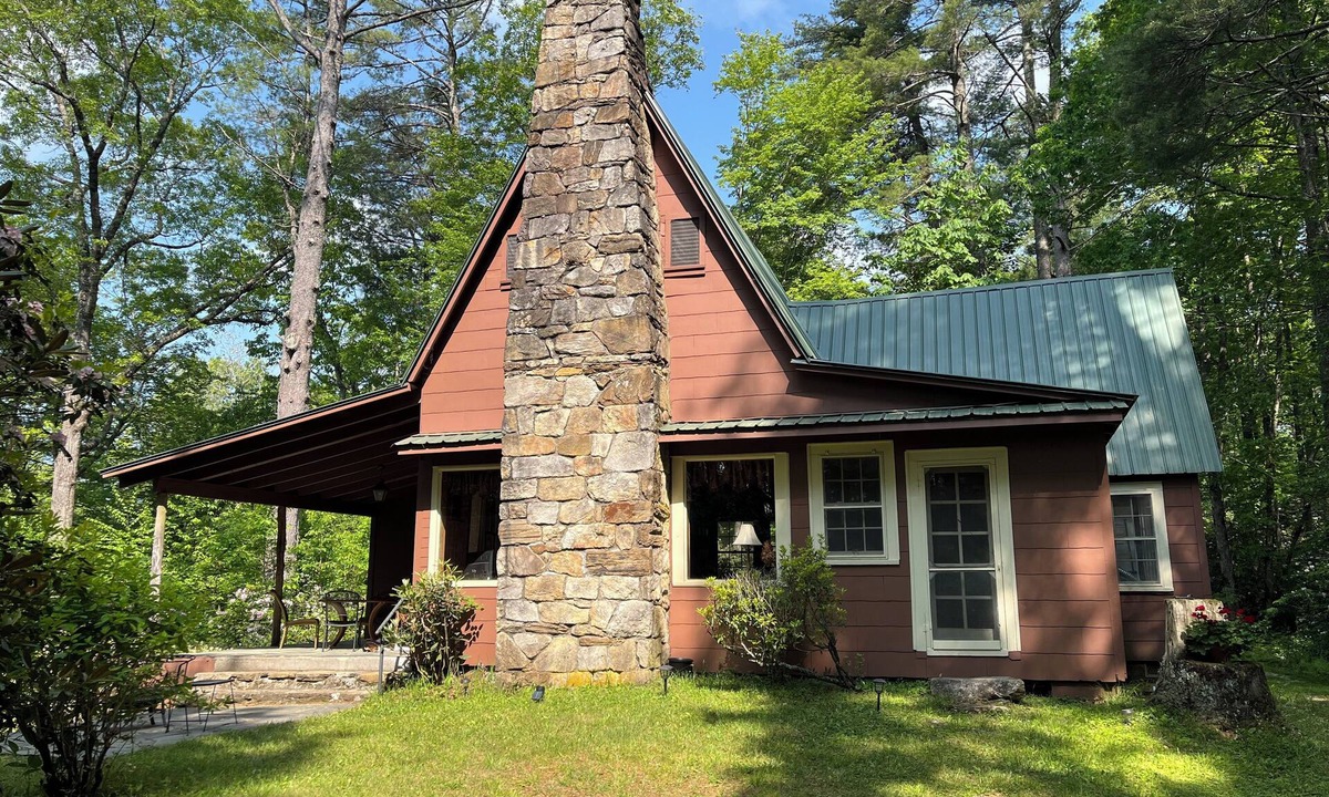 Highlands Cabin | Charming Mountain Cabin w/Waterfall, 3 mi. to Highlands Center