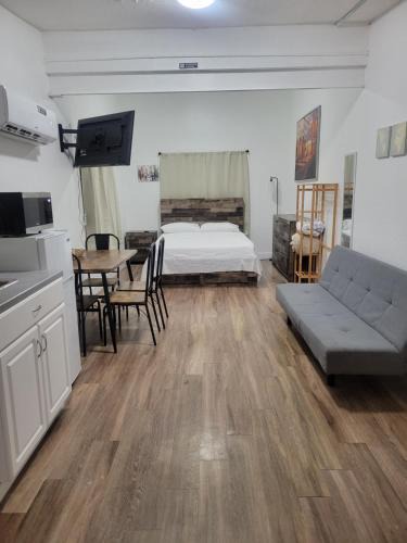 Northeast Orlando House | Charming Private Studio,Full Amenities, Great Location