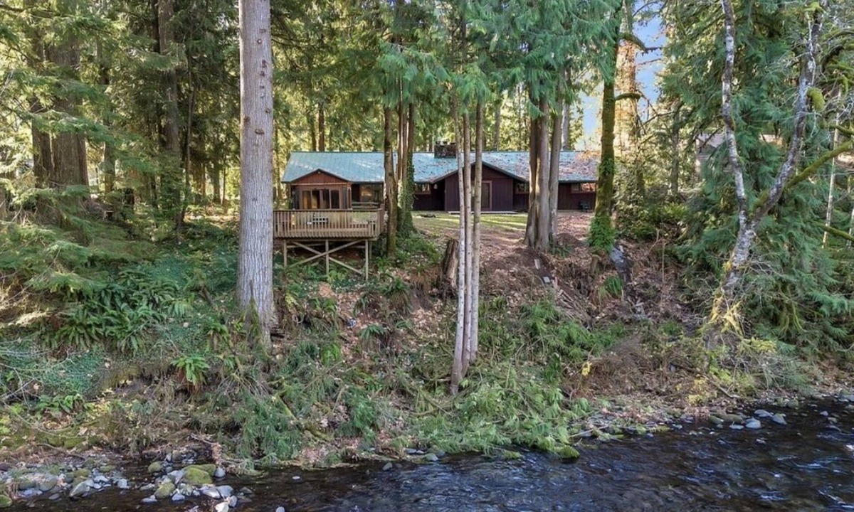 Brightwood House | Charming River Front 3 Bed/3 Ba Home, Pet Friendly, Hot Tub, Ping Pong, Foosball