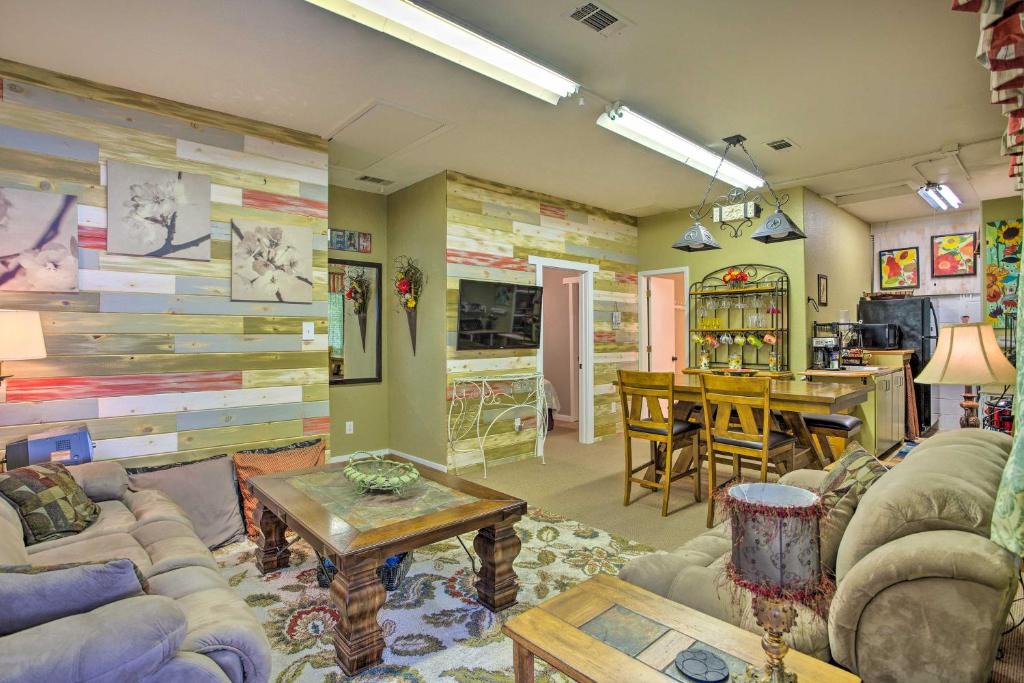 Rowlett House | Charming Rowlett Guest Cottage Walk Downtown