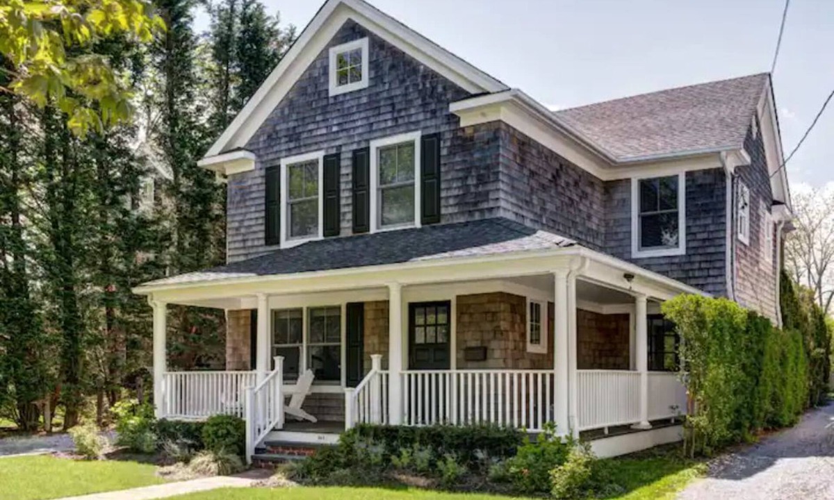 Village of Southampton Villa | Charming Southampton Villa-ge Minutes to the Beach