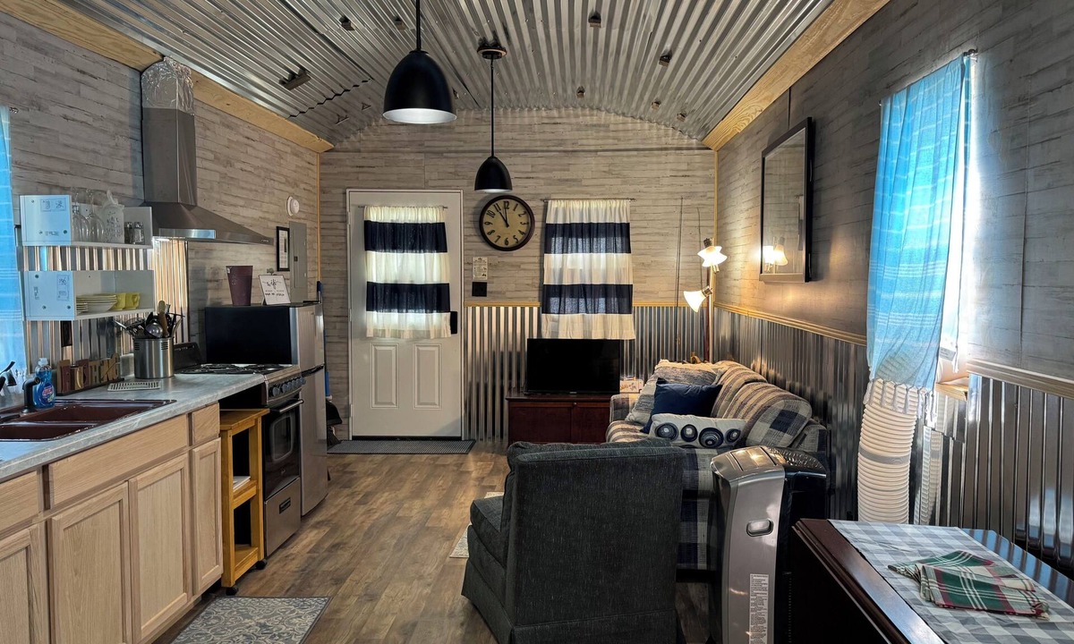 Pangburn Cabin | Charming tiny home in delightful Pangburn near Little Red River - pet friendly