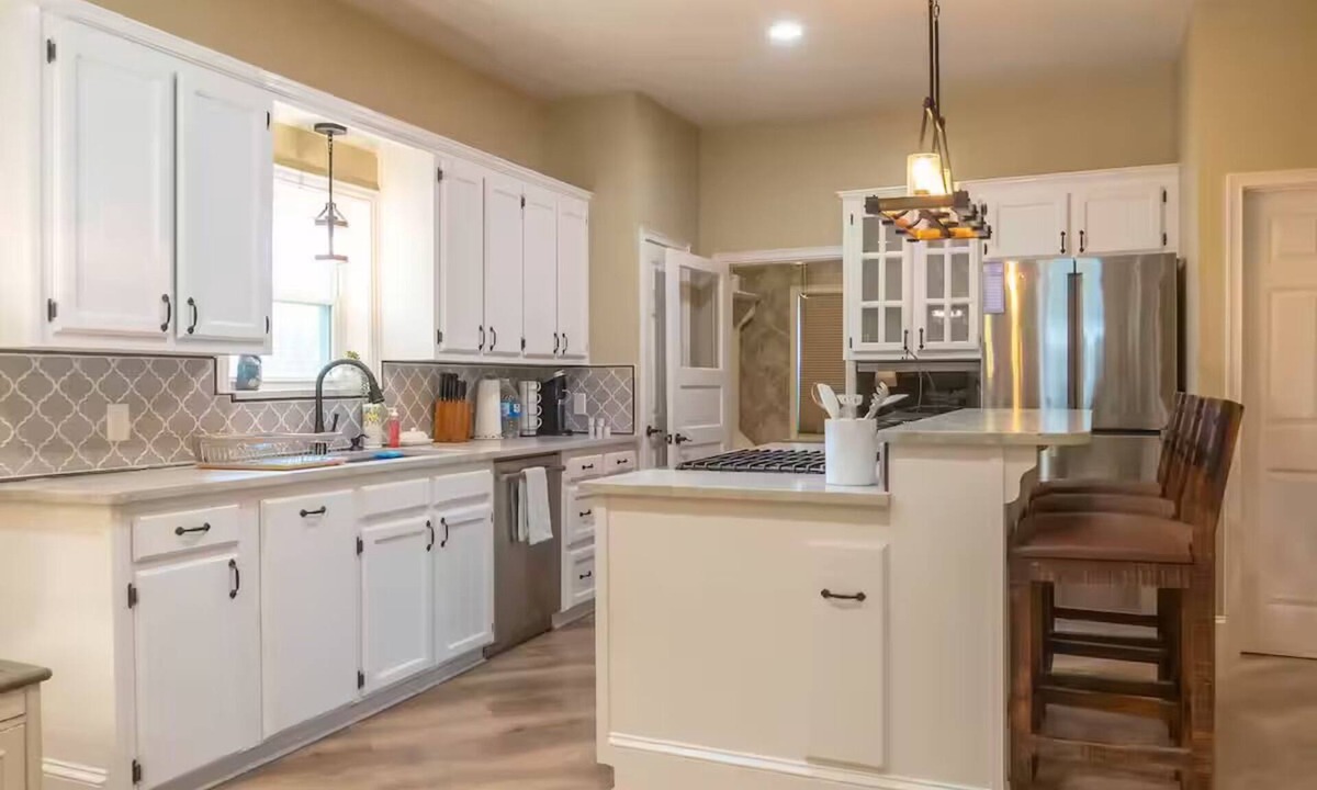 Forestburg House | Charming Updated 2 BR Cottage Peaceful Country Getaway