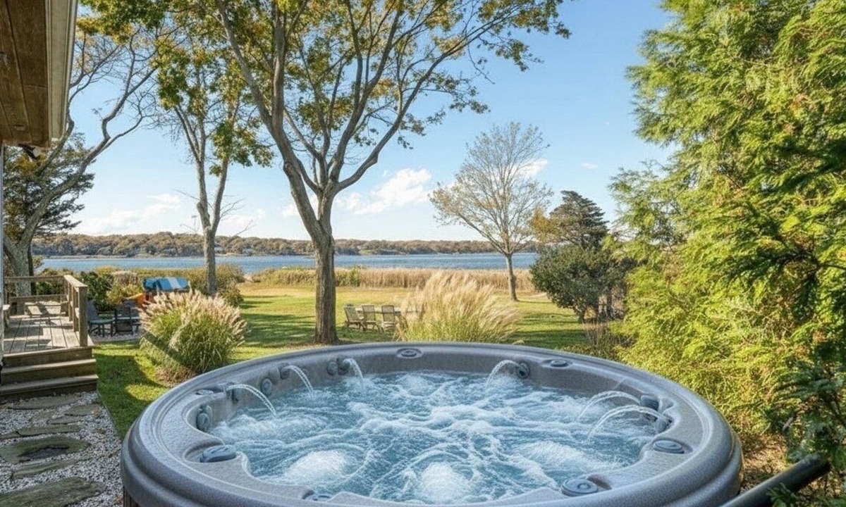 East Hampton House | Charming Waterfront Escape: A Chic East Hampton Cottage with Private Beach,.
