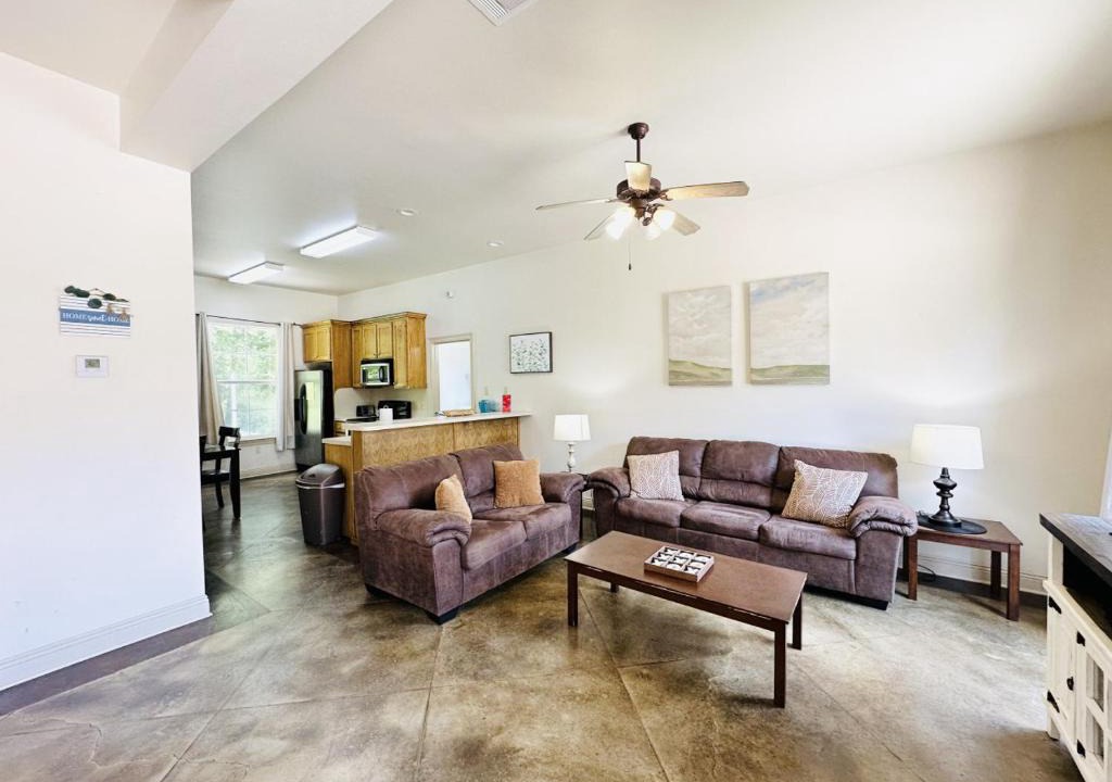 Pine Grove Apartment | Chateau 14