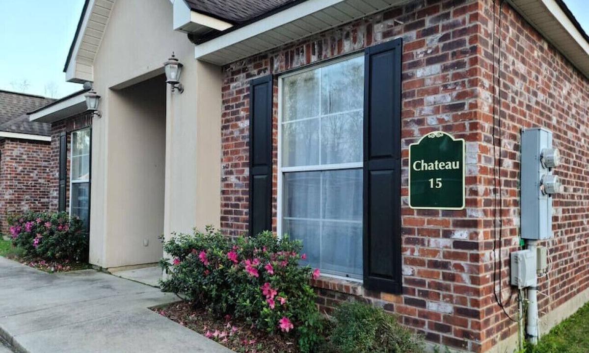 Pine Grove Apartment | Chateau 15, spacious townhouse in Tickfaw, LA