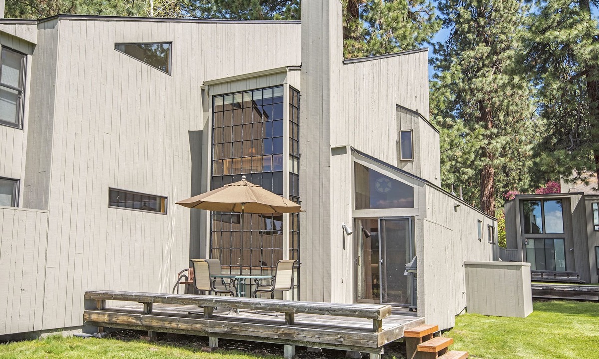 Black Butte Ranch Condo | CHC #67 Walk to Lodge Rec Area, Stunning Lake & Mountain Views!