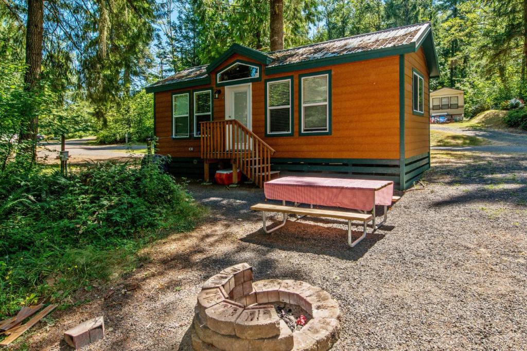 Chehalis Resort | Chehalis Camping Resort Cottage 5