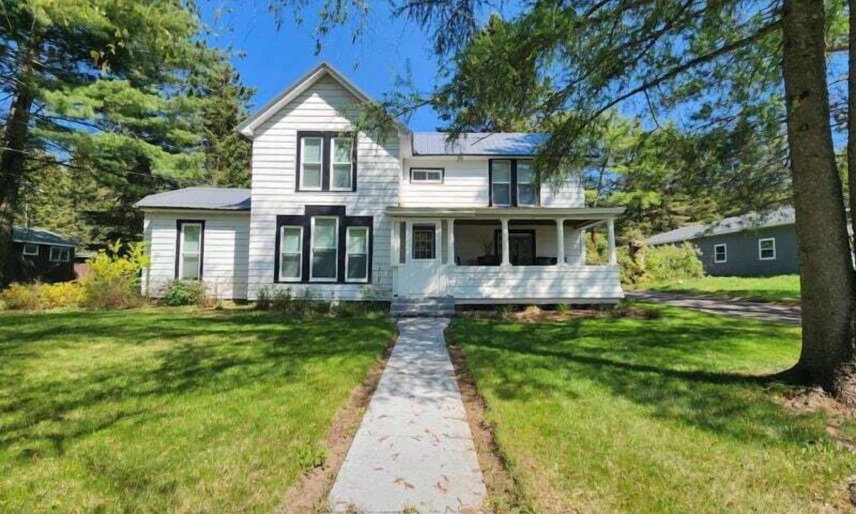 Cable House | Chequamegon Haus - Comfortable and Charming walk to downtown Cable, WI