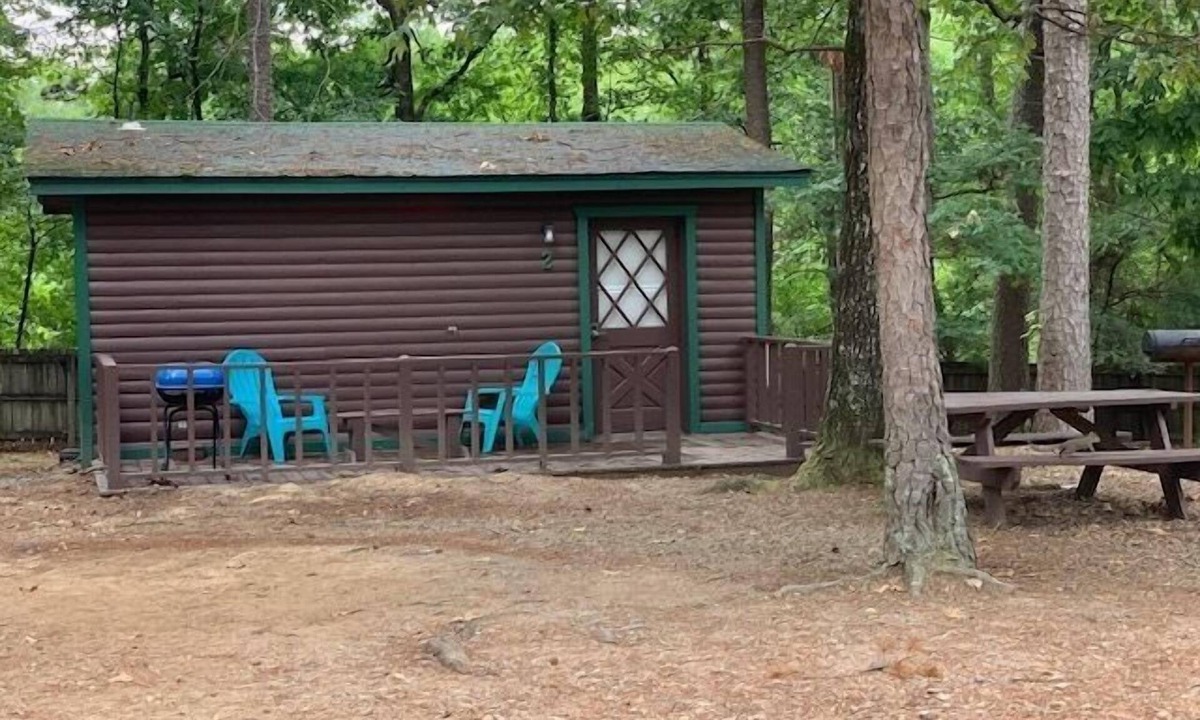 Broken Bow Cabin | Cherokee Rose | Sleeps 4 | Cozy Studio Cabin Near Beavers Bend