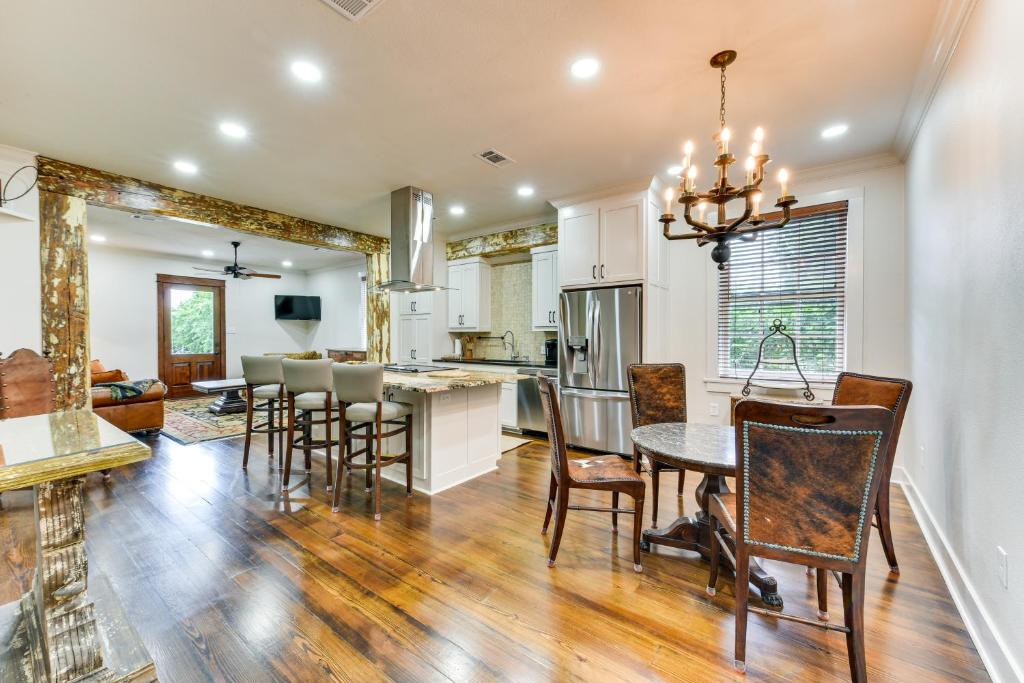 New Roads Apartment | Chic Louisiana Retreat - Balcony & River Views!