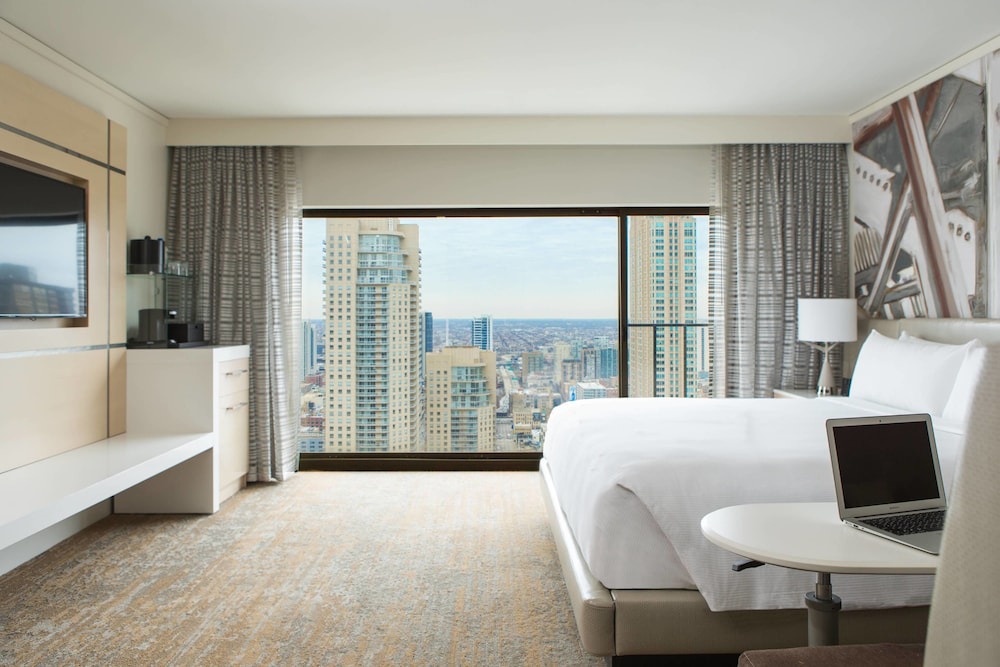 Magnificent Mile Hotel | Chicago Marriott Downtown Magnificent Mile