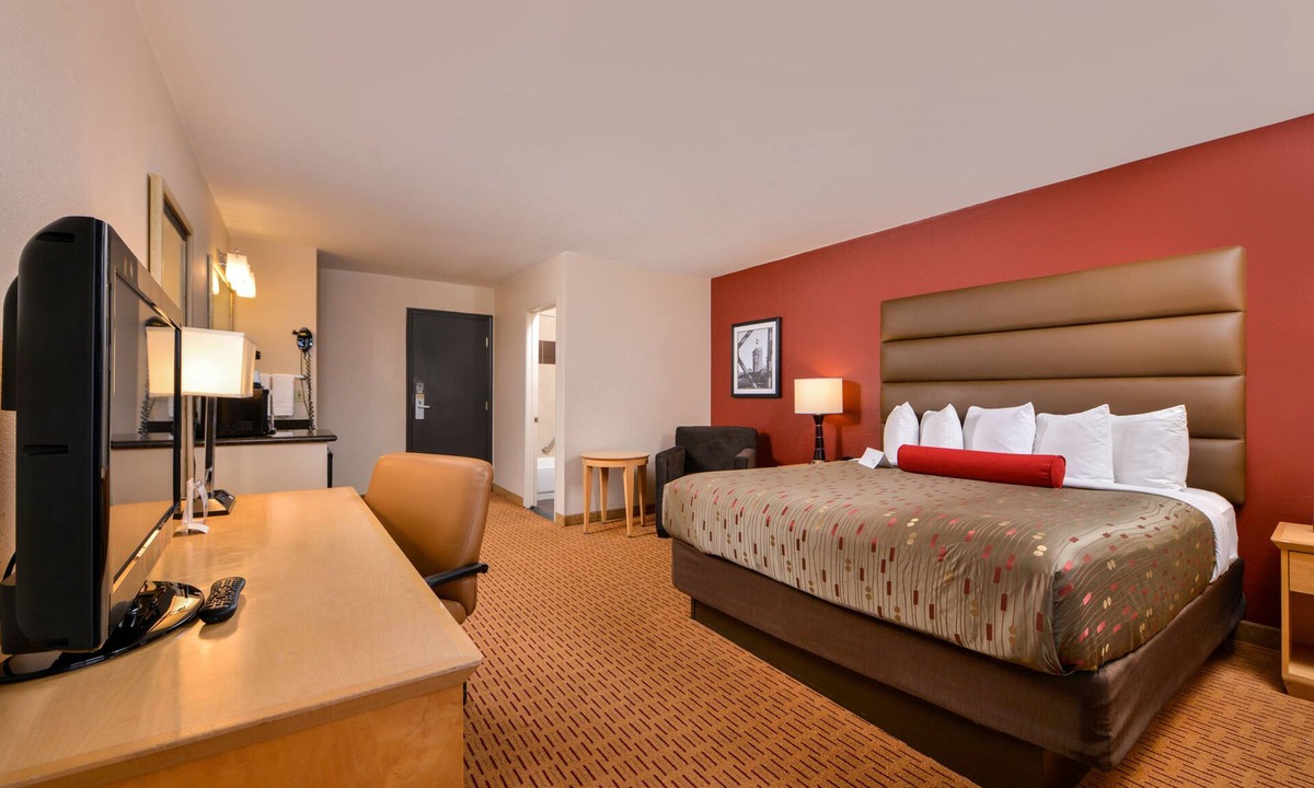 Clackamas Hotel | Clackamas Inn & Suites