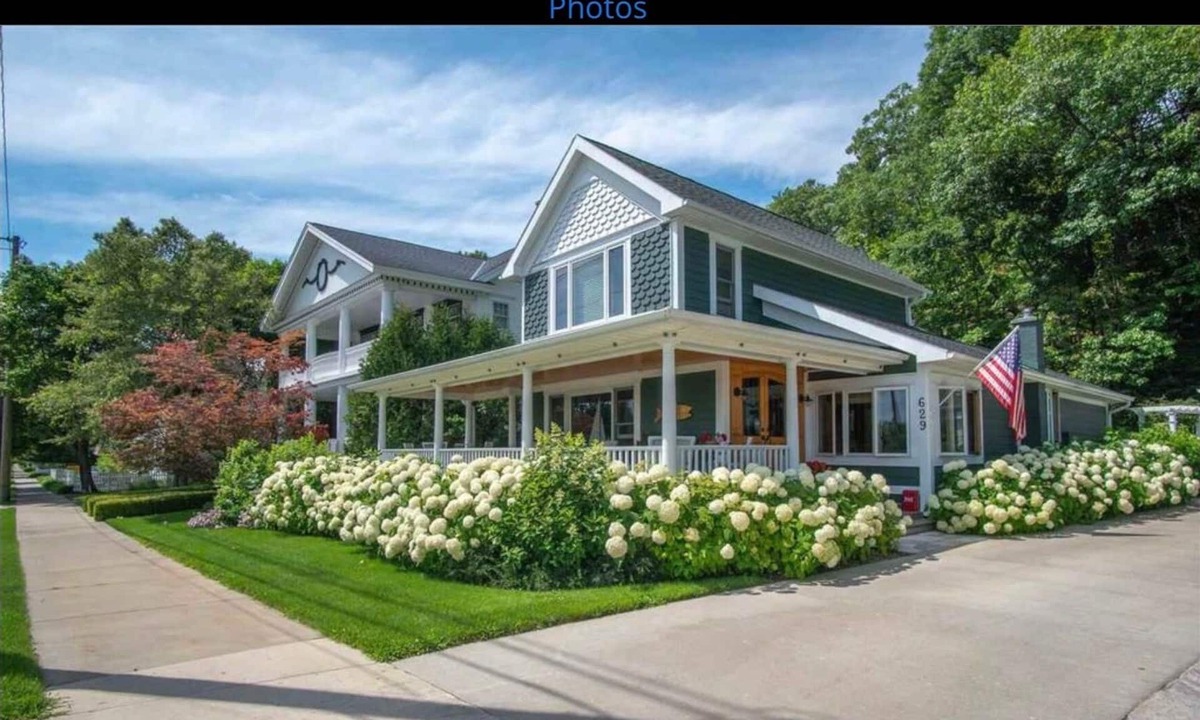 Harbor Springs House | Classic cottage in downtown Harbor Springs