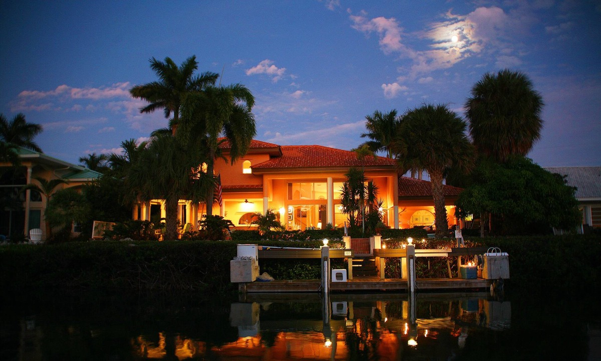 Coury House | Classic house in the best KCB location-Immediate access to both ocean and bay.