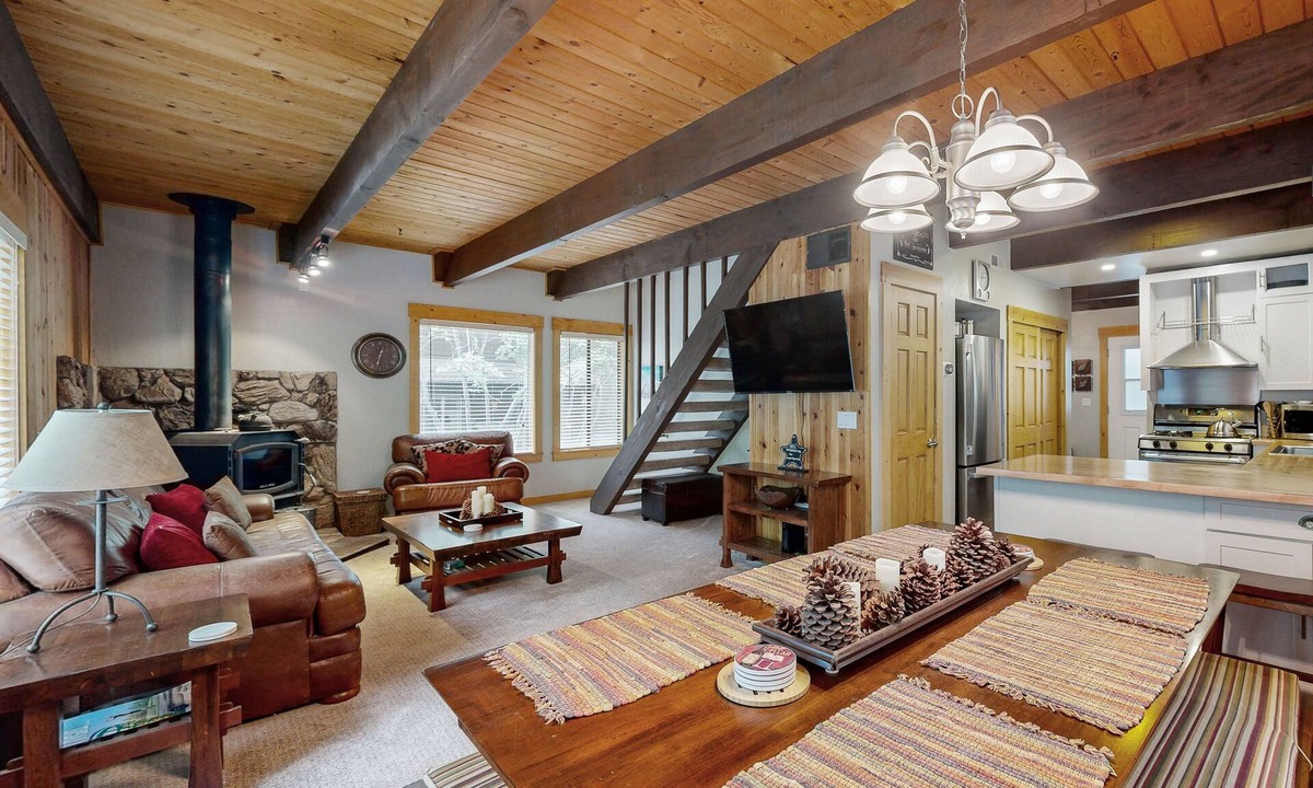 Incline Village Cabin | Classic Tahoe escape w/private deck, gas grill, walk to golf course
