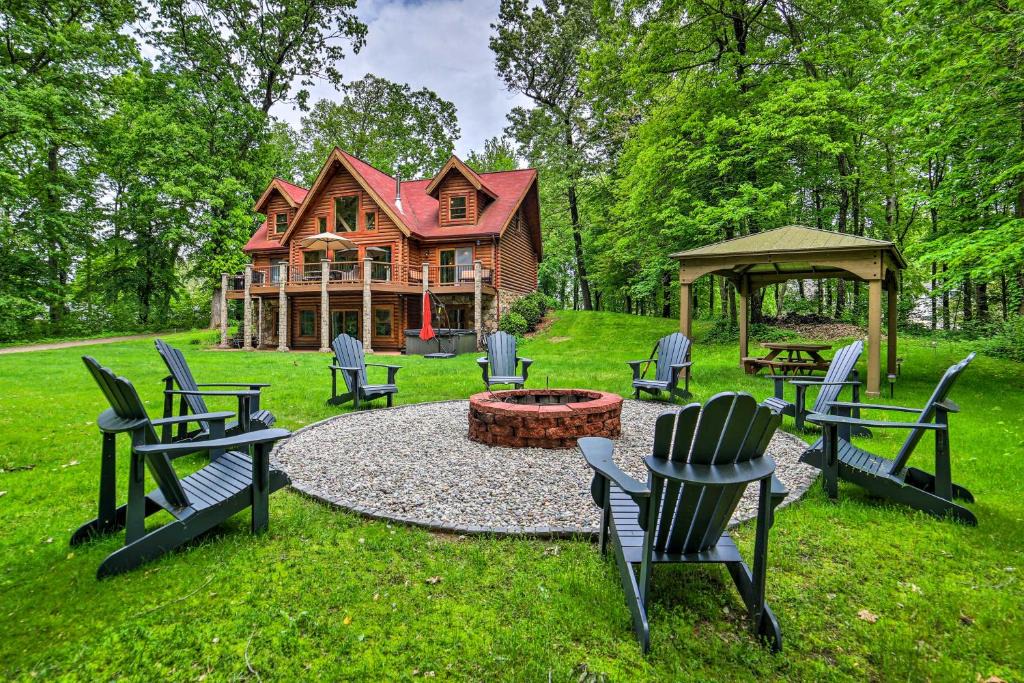 Jackson House | Classy Home w/Hot Tub: 2 Mi to Lake Access!