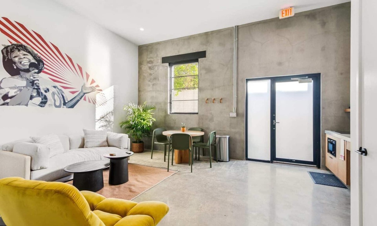South 7th Ward Bed & Breakfast | Claudia - Unit 4 | Sense of Calm and Relaxation, Walking Distance to the Excitem