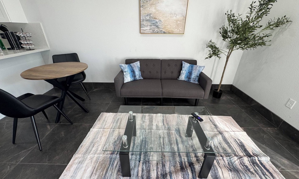 Clewiston Apartment | Clewiston Comfort #7 – Contemporary 1BR Gem