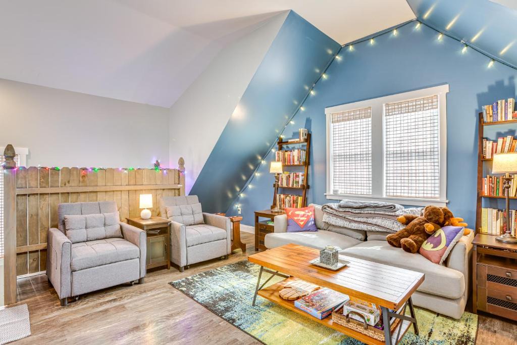 Frankfort Apartment | Close to Trails & Town! Artsy Apt in Frankfort