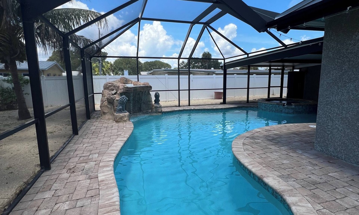 Cocoa Isles House | Coastal 3 Bedroom, heated pool, walk to the beach and restaurants