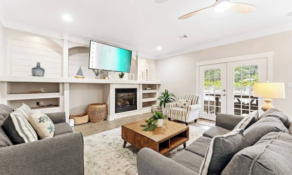 Emerald Waters Village House | Coastal91-Free Golf Cart-Pet Friendly-Pool Table