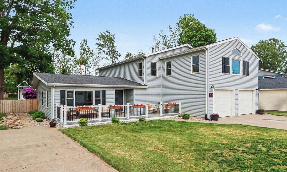 Coldwater House | Coldwater Lake Retreat - Spacious 5 BR Getaway